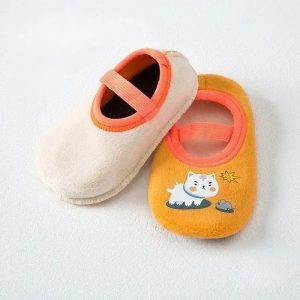 chaussons bébé fermés chat