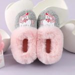 chaussons en peluche licorne