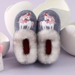 peluche licorne chaussons