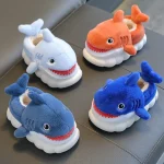 Chaussons fun en plush bleus pour garçon