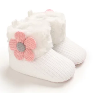 Chaussons bébé en laine avec boutons décoratifs