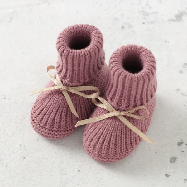 chaussons bébé en laine traditionnels tricotés