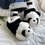 Chausson panda noir et blanc doux en perspective