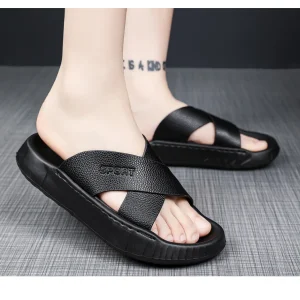 Claquettes cuir croisé homme