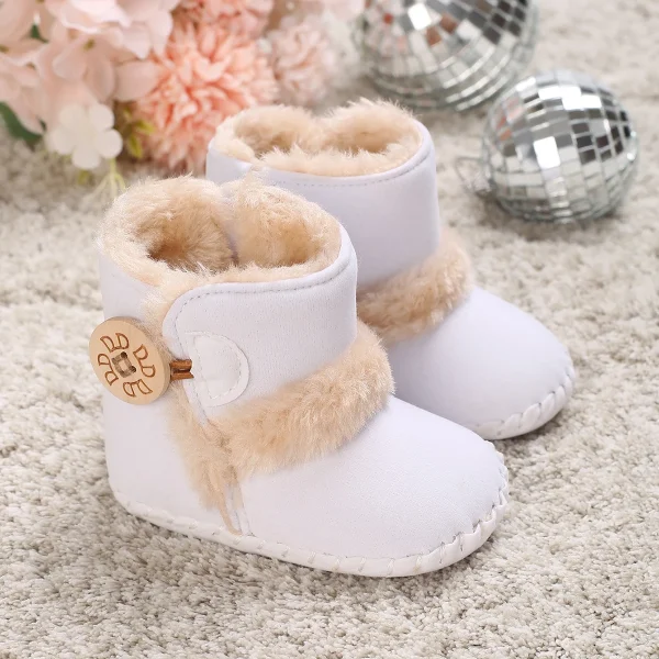 Chaussons bébé en laine avec bouton classique
