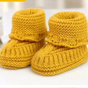 chaussons bébé dorés