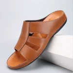 claquettes cuir croisé homme beiges