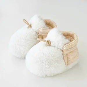 Chaussons bébé en laine douce blanche pour cadeau de naissance