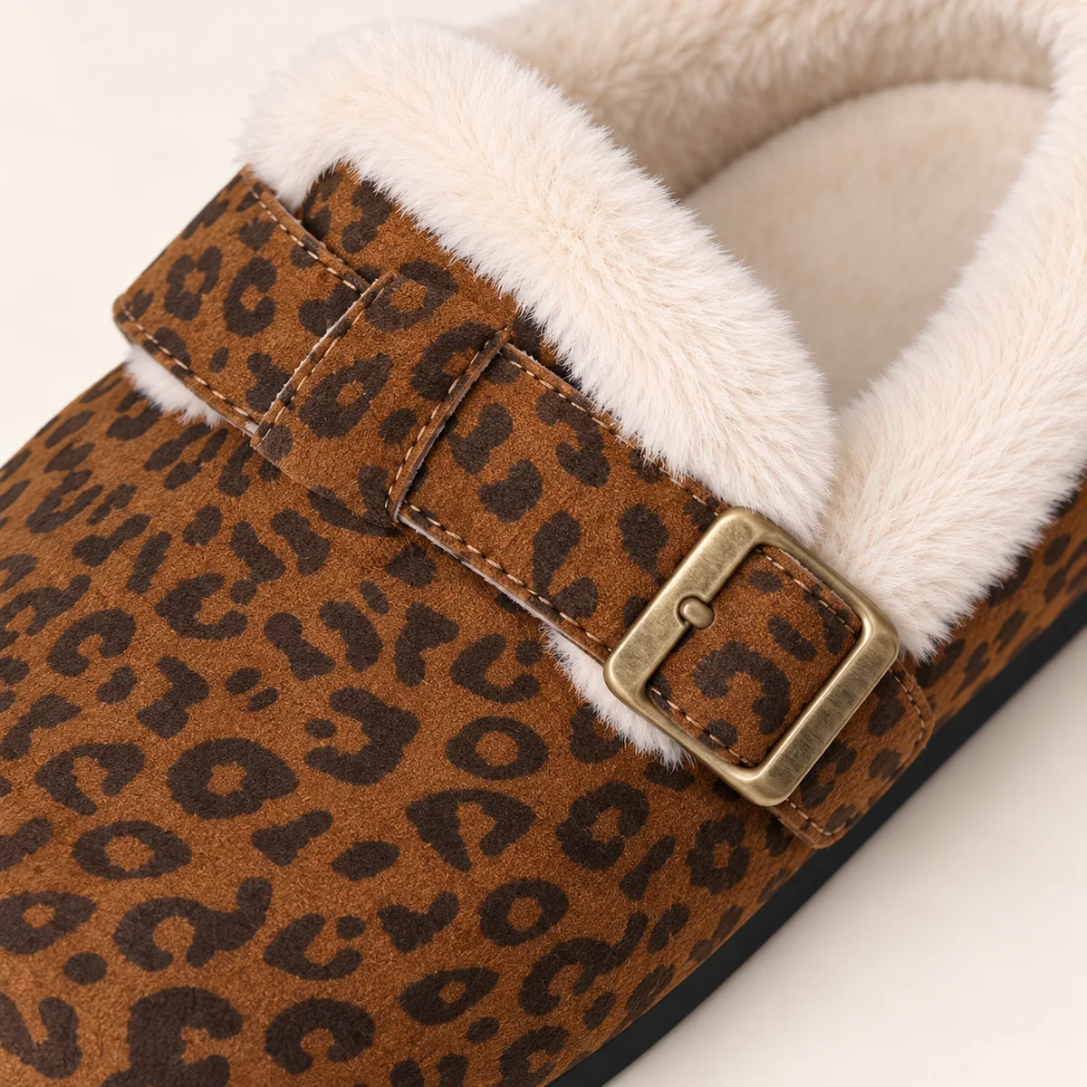 chaussons-femme-leopard-detail-doublure-et-boucle