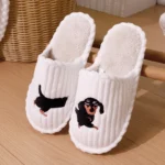 chaussons teckel côtelés blancs