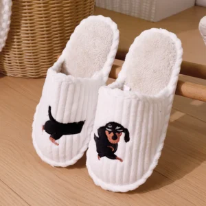 chaussons teckel côtelés blancs