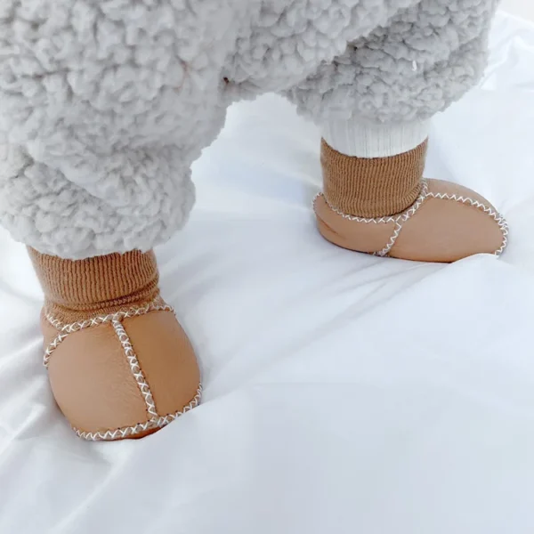 Chaussons bébé en cuir souple pour premiers pas