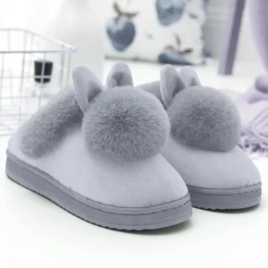 Chaussons lapin gris fourrés avec pompon