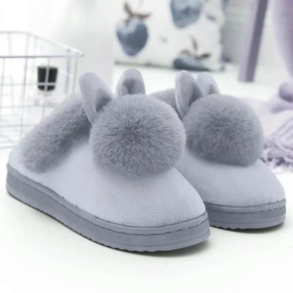 Chaussons lapin gris fourrés avec pompon