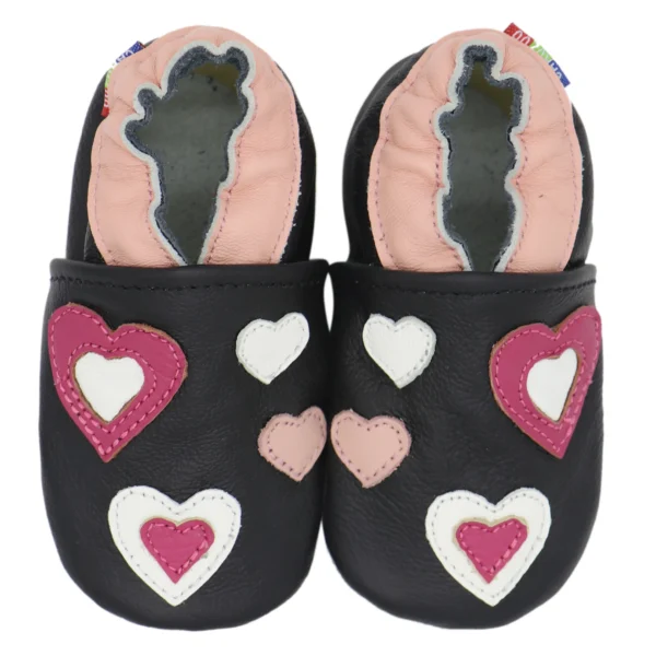 Chaussons bébé en cuir fille avec motifs cœurs