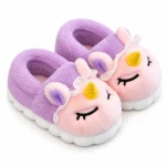 chaussons-licorne-enfant-violet-paire-fond-blanc